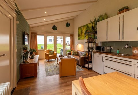 Bungalowpark Simpelveld - Schakel 16 EEZZ Living room, kitchen, dining table