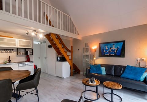 Bungalowpark Simpelveld – Delta 126 Living room kitchen dining table