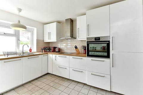 House | 4 bedrooms, Internet