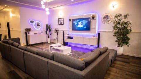 Family Apartment, Balcony, City View | Living area