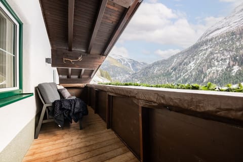 03927216-058c-44fc-b0e4-f520785b2107