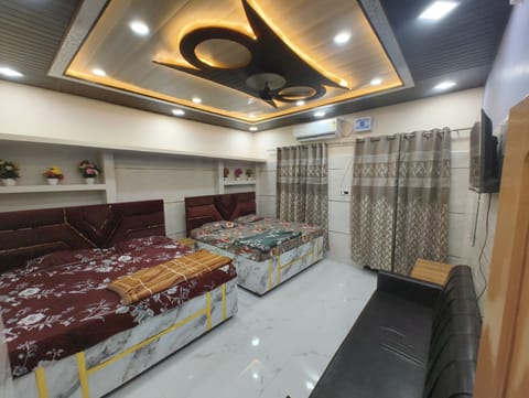Comfort Double Room, Multiple Beds, Air conditioning, Ground Floor | Memory foam beds, laptop workspace, blackout drapes, free WiFi