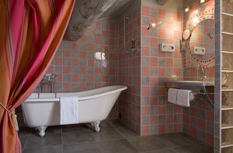 Comfort Triple Room, 1 Queen Bed | Bathroom | Hair dryer, bathrobes, towels