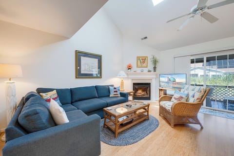Welcome to beautiful Bay Pony in the heart of Chincoteague Island!