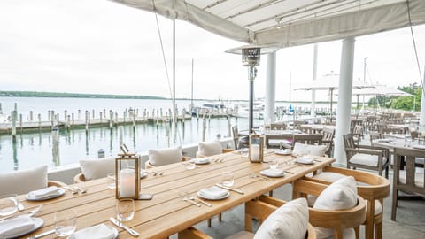 2 restaurants; breakfast, lunch, dinner, and brunch served