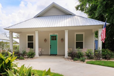 Moondance on Magnolia - in the heart of Ocean Springs! 