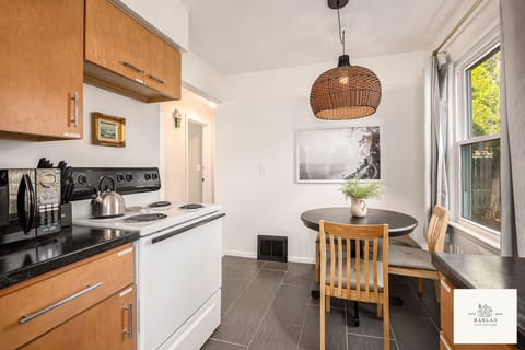 Kitchen & dining room