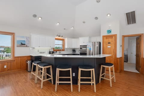 OSA15: Da Kine By Da C | TL Kitchen - Island Seating for 5