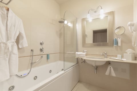Suite, Balcony, Lake View | Bathroom | Eco-friendly toiletries, hair dryer, bathrobes, slippers