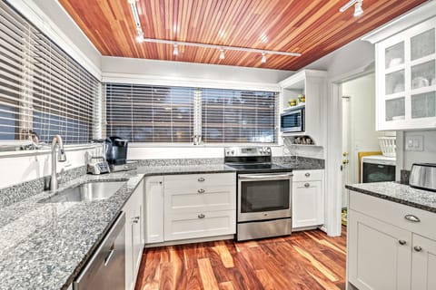 Great working kitchen with plenty of counter space.