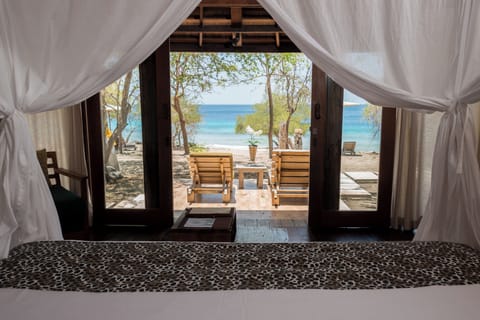 Premium bedding, pillowtop beds, minibar, in-room safe