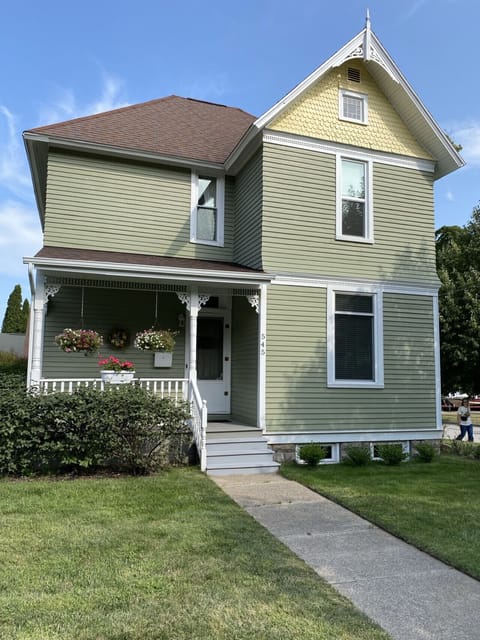 Exterior of Victorian Haven