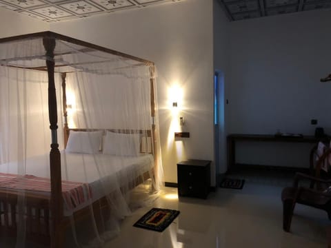 Superior Cabin, Garden View | Bathroom | Shower, bidet, towels, soap