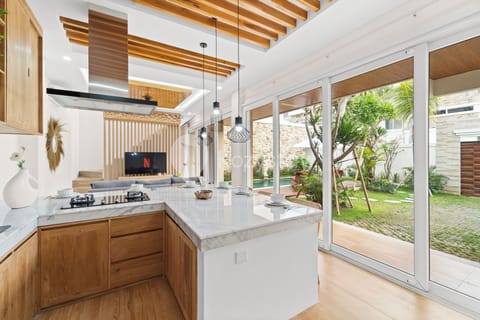Family Villa, Balcony, Garden View | Private kitchen