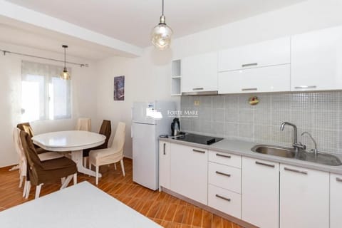 Kitchen & Dining Area