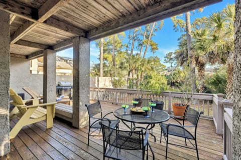 This charming retreat offers the best of Hilton Head Island at your fingertips.