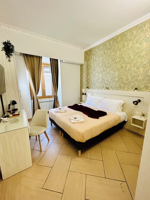 Comfort Double or Twin Room | In-room safe, desk, iron/ironing board, free WiFi