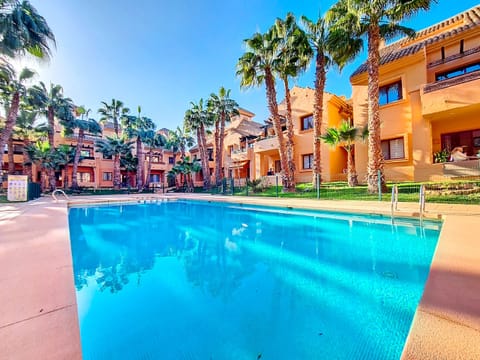 Experience beachfront living at Nueva Ribera Beach Club in Los Alcázares. Stylish apartment with modern amenities, stunning sea views, and prime location.