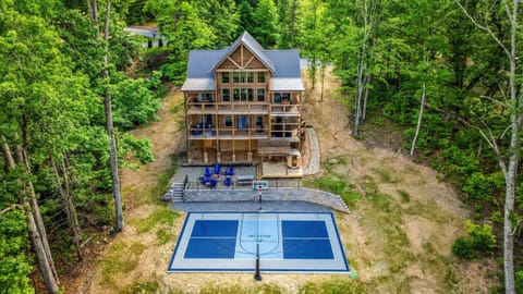 Welcome to Rainbow Falls Lodge by Bright Sky Lodges.

Mountain views, fresh air, and room for everyone to play. From morning coffee on the deck to pickleball matches and evenings by the fire, this is where family time turns into lasting memories.
