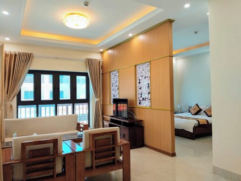 Junior Studio Suite, Hill View | Desk, free WiFi