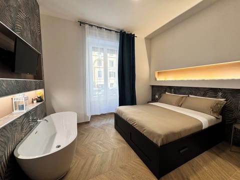 Deluxe Double or Twin Room, Non Smoking | Desk, iron/ironing board, WiFi (free)