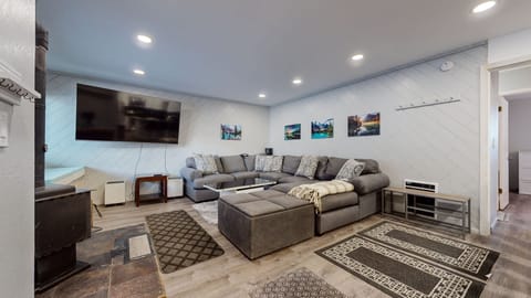 Home Decor, Indoors, Architecture, Building, Furniture