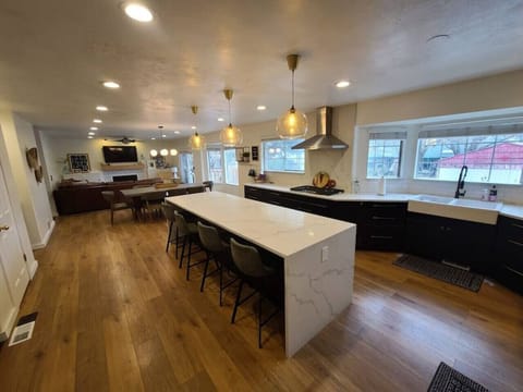 Large kitchen with space to make amazing meals