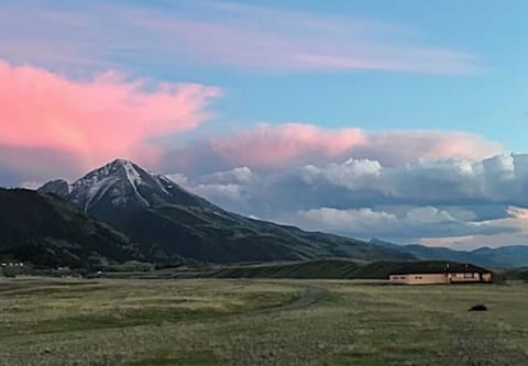 Emigrant Peak with the Steele House 
360 Mountain View’s