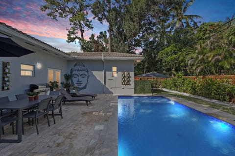 Please note that the pool umbrella on the photo is no longer available.