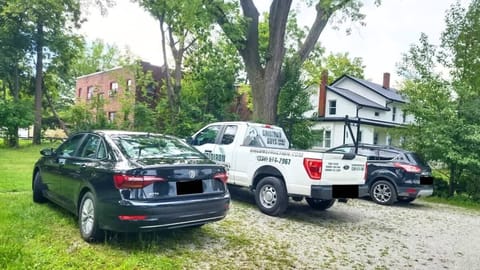Park 4-5 cars/Pickup trucks?sUV's, there's room for everyone!