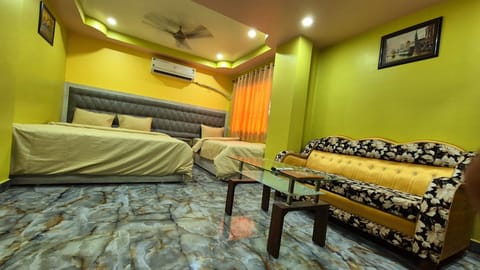 Deluxe Double Room, Courtyard View | Desk, free WiFi