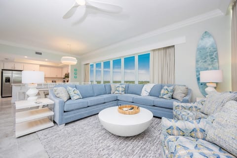 Condo, 4 Bedrooms | Living area