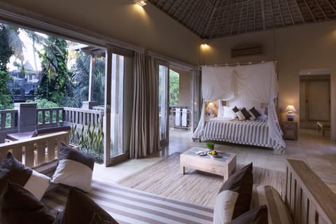 Suite with free benefits | Premium bedding, Select Comfort beds, minibar, in-room safe