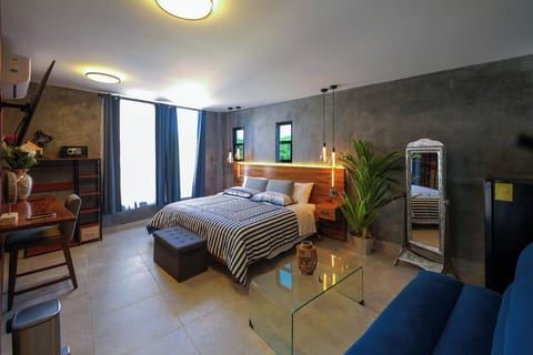 Premium Room | Egyptian cotton sheets, premium bedding, down comforters, in-room safe