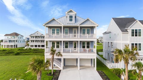 Coastal Cabana — A Laid-Back Beach House for Relaxing & Recharging