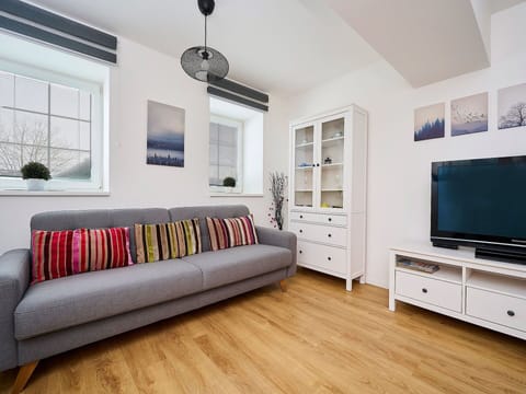 Apartment, Sea, Balcony, Shade, Hotel, Resort, Penthouse Apartment, Aluminium
