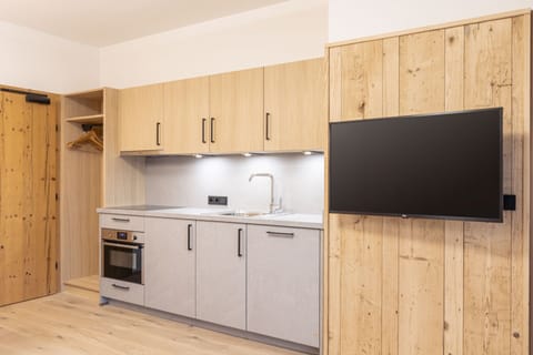 Apartment | Private kitchen | Cookware/dishes/utensils