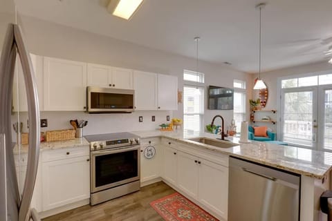Level 2 Kitchen w Granite Countertops Right Side