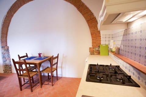 Basic Apartment, Garden View | Private kitchen | Fridge, stovetop, cookware/dishes/utensils