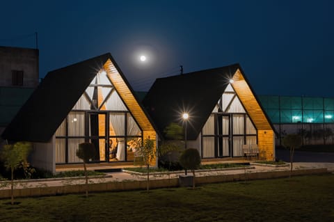 Pine Wood Cottages | Egyptian cotton sheets, premium bedding, minibar, desk