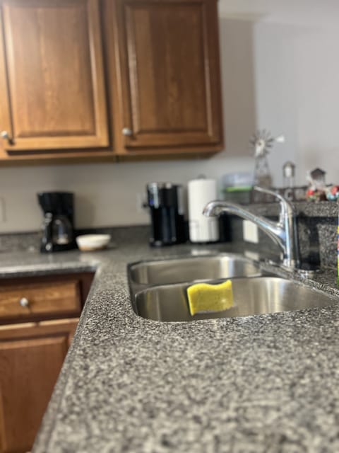 Fully Equipped Kitchen (Sponge, 2 Dishwasher Pods, Dish Soap, Paper Towels & 2 Trash Bags