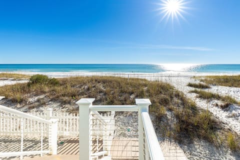 Diamond Dunes is a GULF FRONT home with PRIVATE BEACH ACCESS! Sleeps 10 people