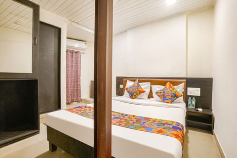 Egyptian cotton sheets, premium bedding, in-room safe, free WiFi
