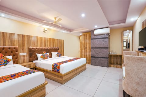 Egyptian cotton sheets, premium bedding, in-room safe, free WiFi