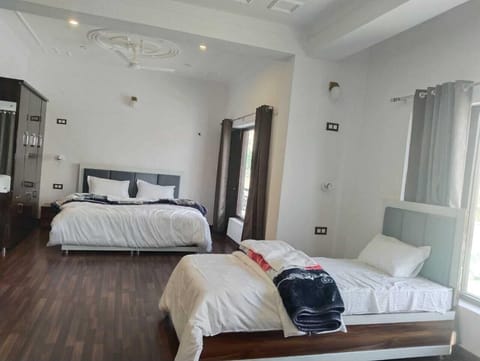 Deluxe Shared Dormitory, Garden View