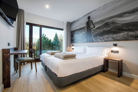 Comfort Double Room, Mountain View | Down comforters, free WiFi, bed sheets
