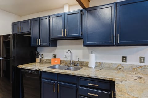 Kitchen - Fully equipped kitchen