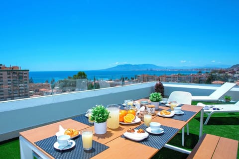 Apartment (3 Bedrooms) | In-room dining