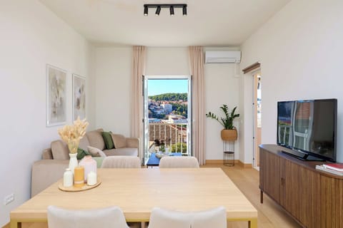 Apartment (1 Bedroom) | In-room dining