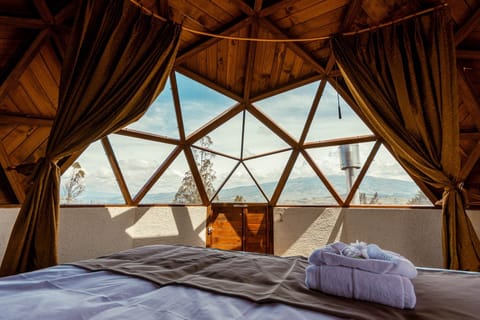 Exclusive Cabin, 1 Queen Bed, City View | Minibar, WiFi (free), bed sheets